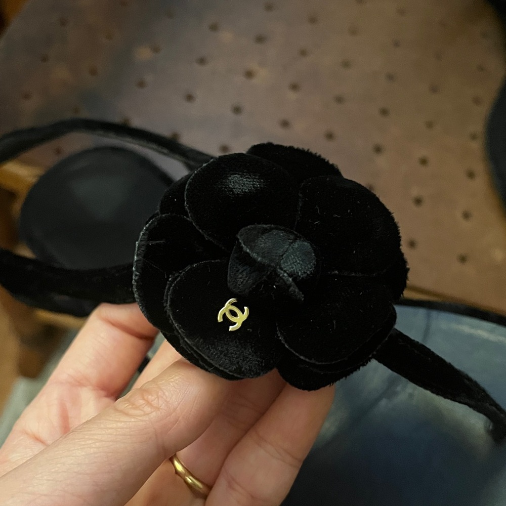 Chanel Black Flower Sandals - Picture 10 of 10
